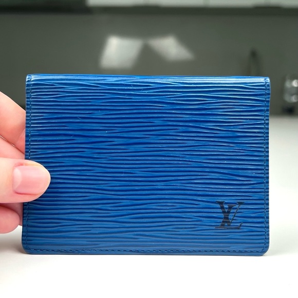 Louis Vuitton Handbags - Louis Vuitton Epi leather card holder